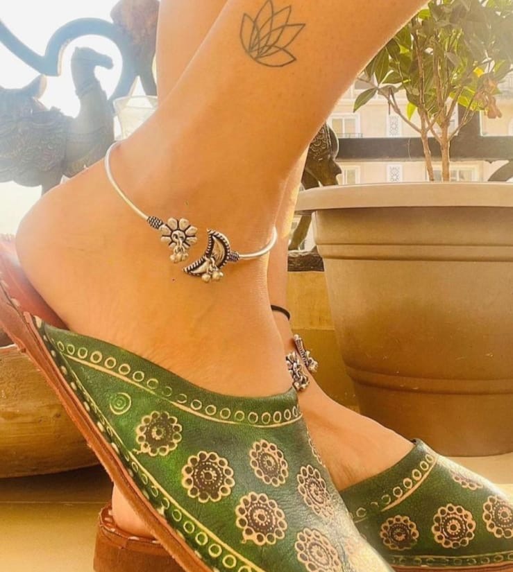 Elegant Floral & Crescent Moon Design Anklet Bangle Foot Jewelry Perfect for Everyday Wear